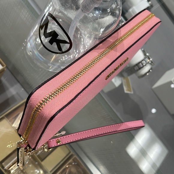MICHAEL KORS JST 
Leather Continental Wristlet Phone Case Wallet 
Carnation 
NWT - Picture 5 of 16